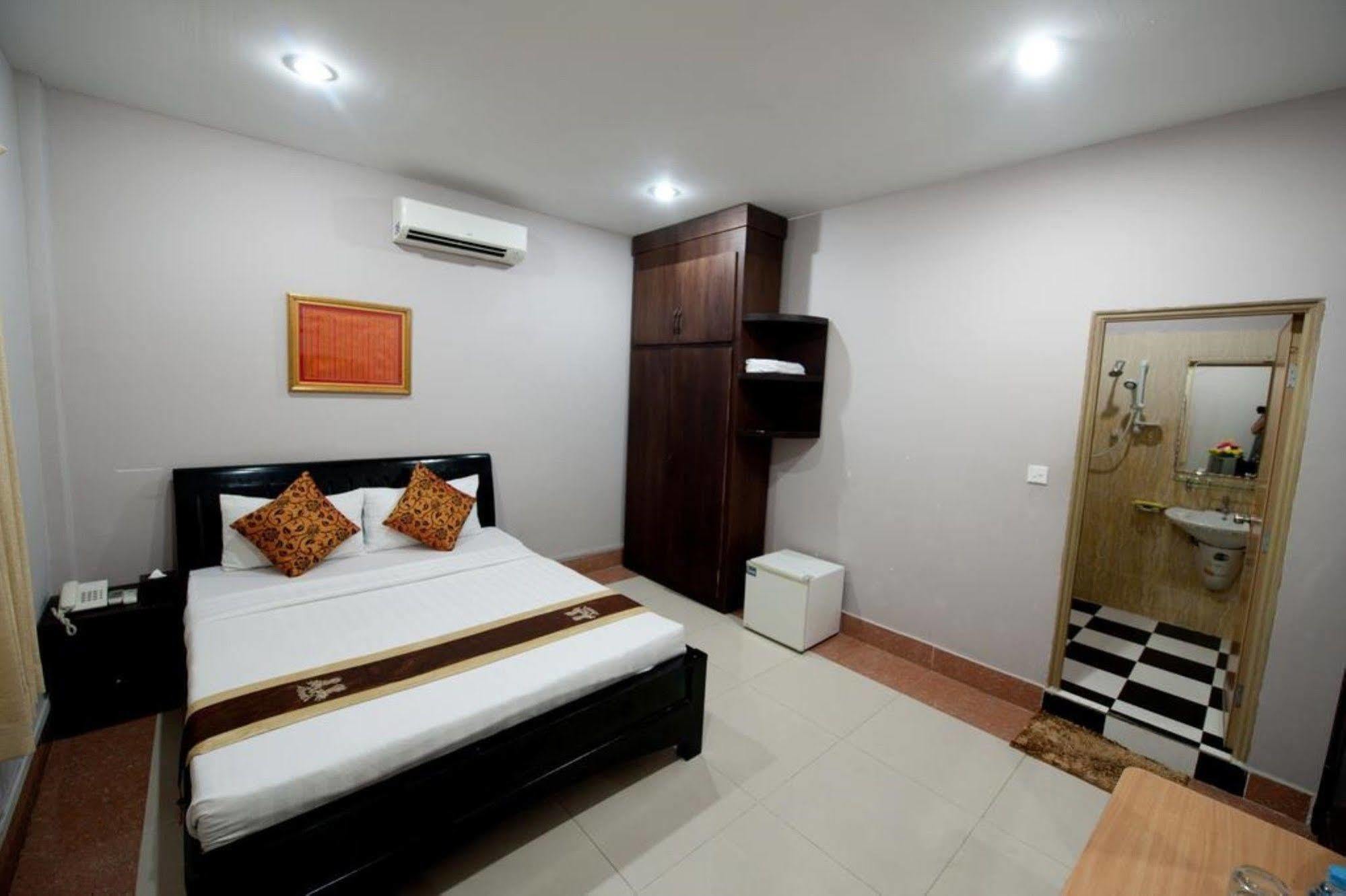 Wei Si Deng Hotel & Restaurant بنوم بنه المظهر الخارجي الصورة