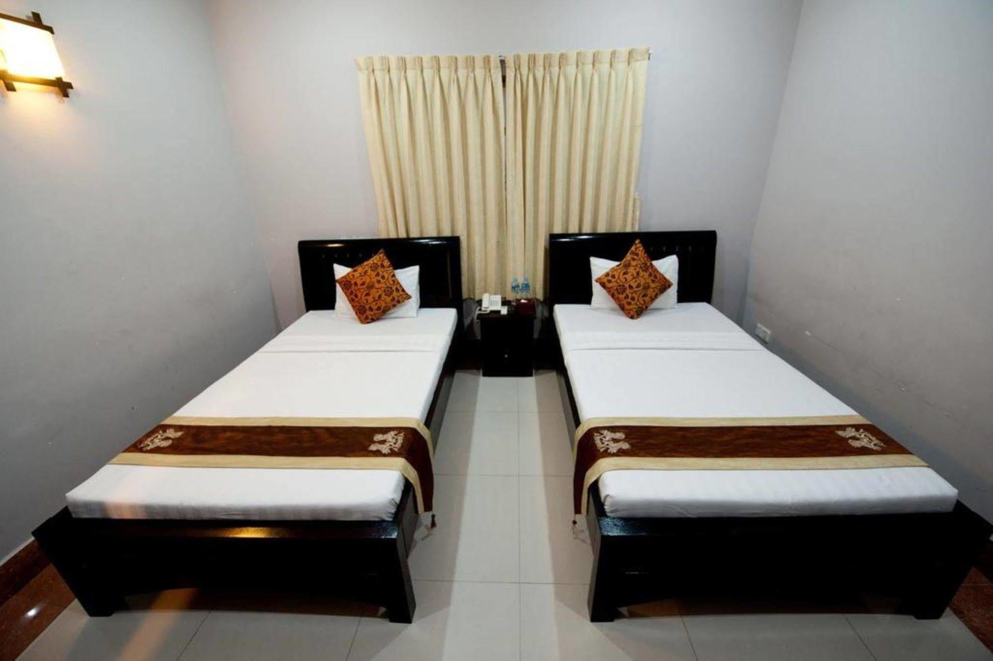 Wei Si Deng Hotel & Restaurant بنوم بنه المظهر الخارجي الصورة
